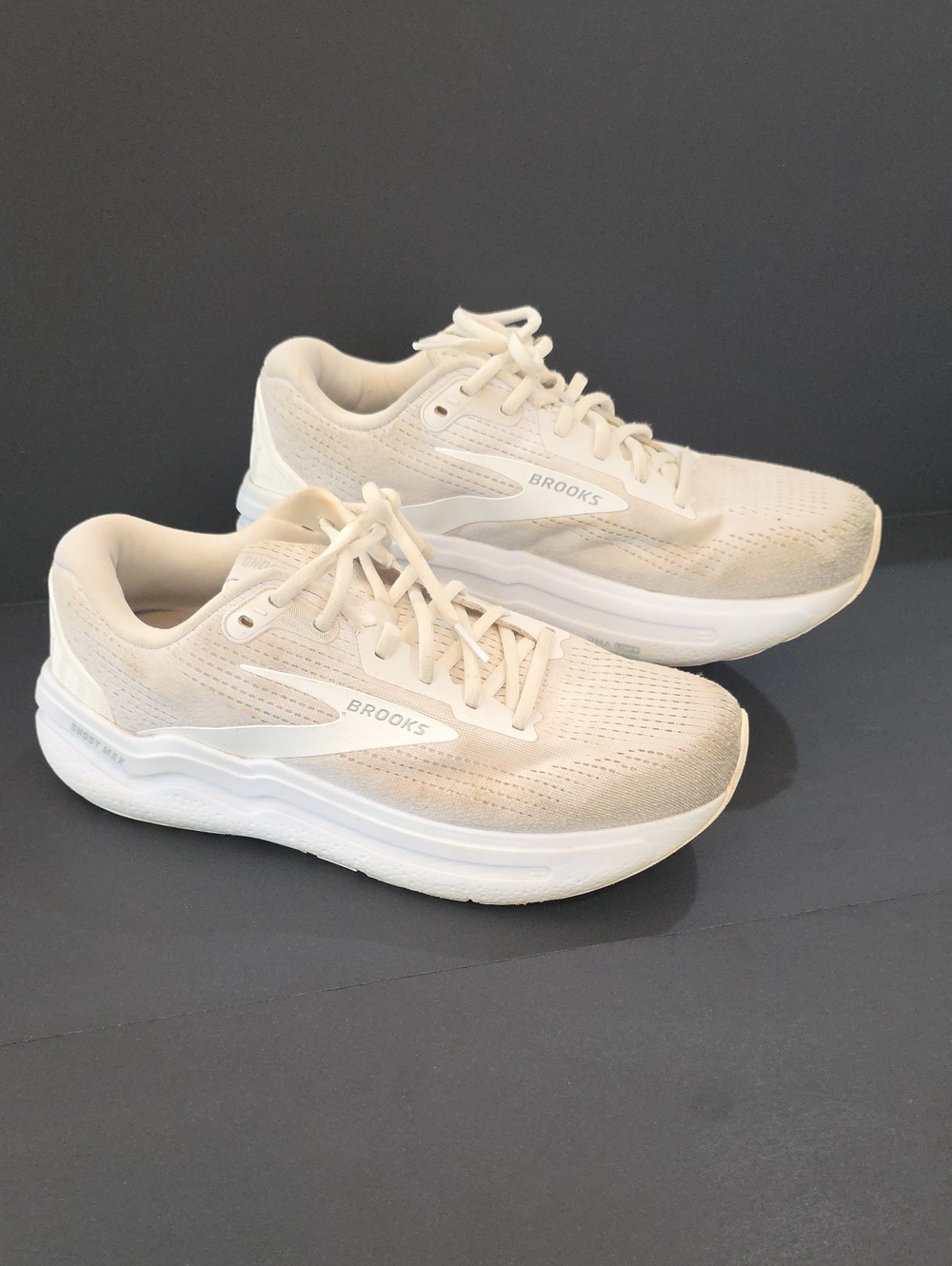 Brooks Ghost MAX 2 Women's Cream/White Lightweight Sneakers Size 11.5 2E Wide